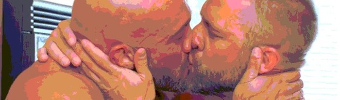 Homokus pornoacteur en echtgenoot op Facebook zorgt voor blokkade