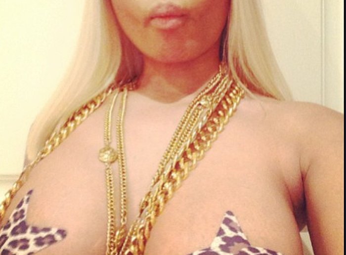 Nicky Minaj, sexy en een soort van topless op Instagram