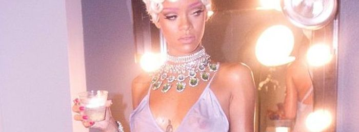 Rihanna doet aan doorkijk in nieuwe videoclip