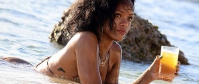 Rihanna in bikini op Barbados