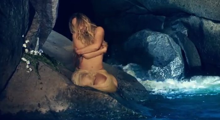 Mariah Carey in haar blootje in nieuwe videoclip