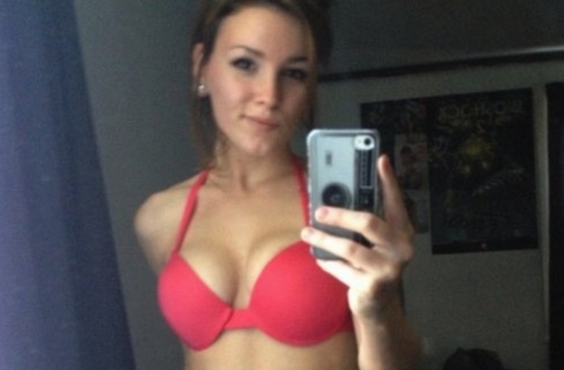 Social media babes maken sexy selfies