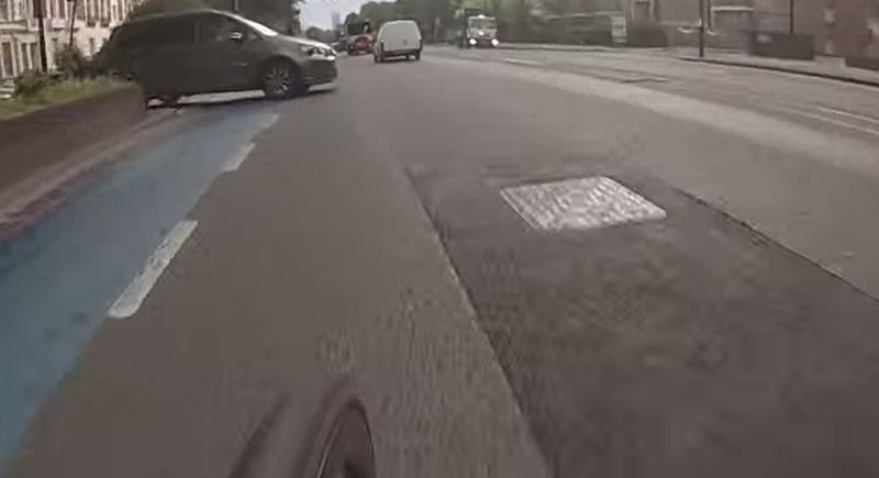 “You, Bitch!”, fiets vs auto