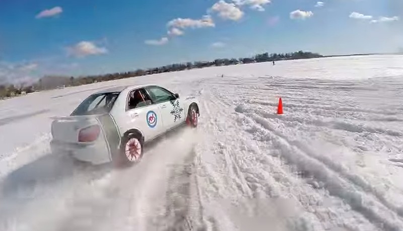 Een mega lul op het ijs maken met je Subaru