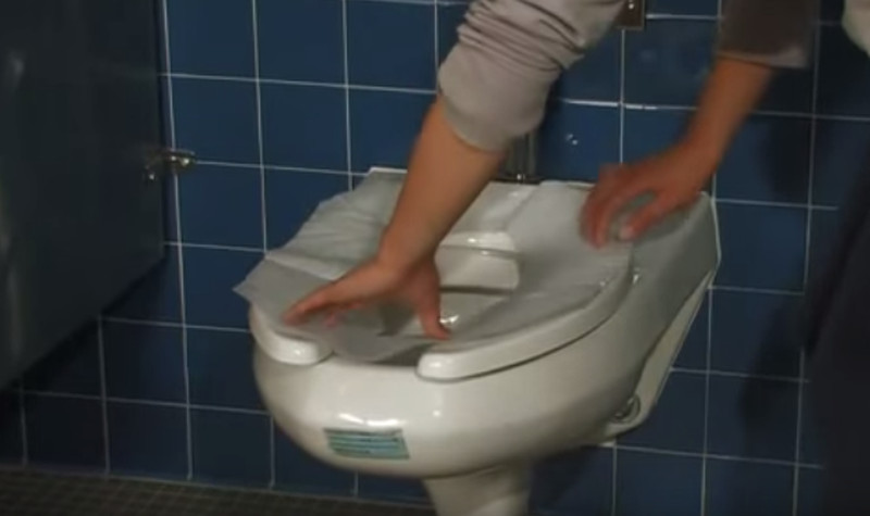 Man droogneukt vrouw, die klaagde over zijn toiletgebruik