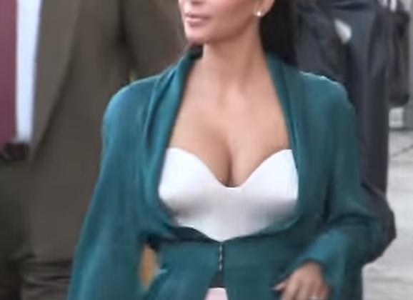 Kim Kardashian, een kontkusser en doorkijk
