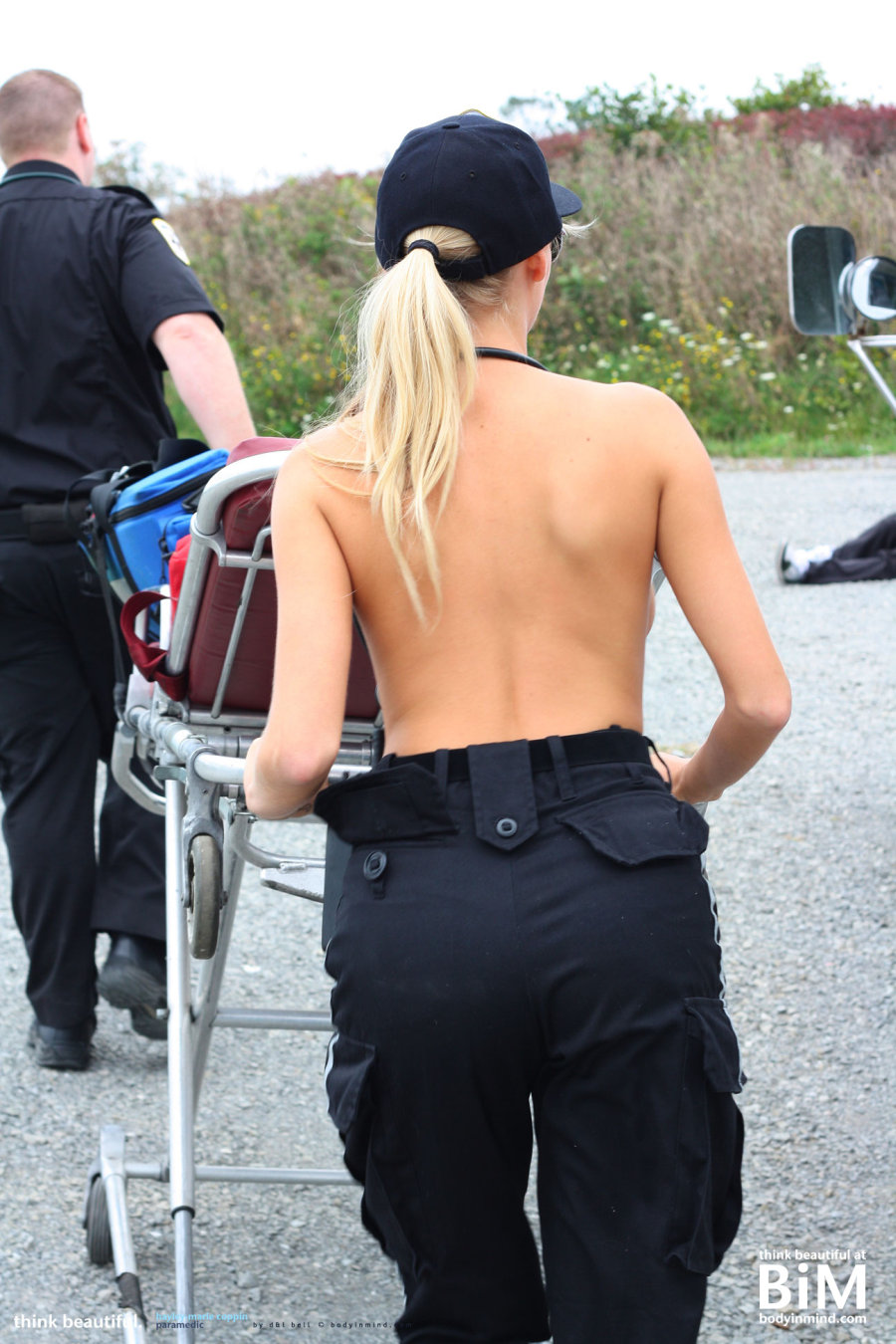Hayley Marie topless op de ambulance 06