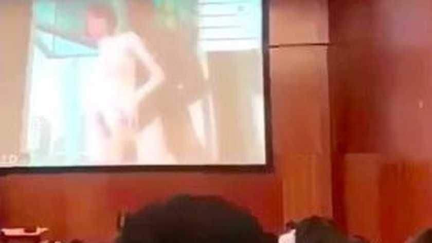 Professor zet pornovideo op in plaats van presentatie