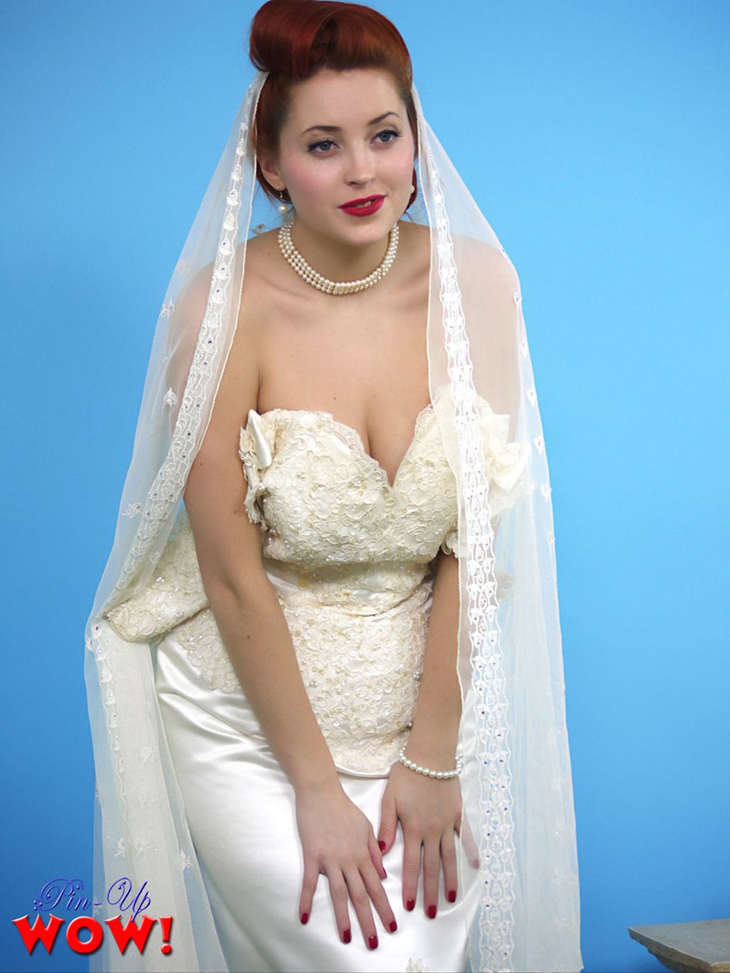 Lucy V knappe topless bruid met grote tieten 07