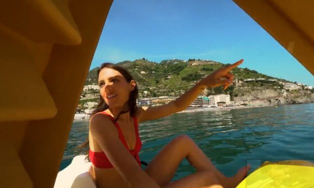 Pijpen op een waterfiets, waarom niet, je bent toch op vakantie
