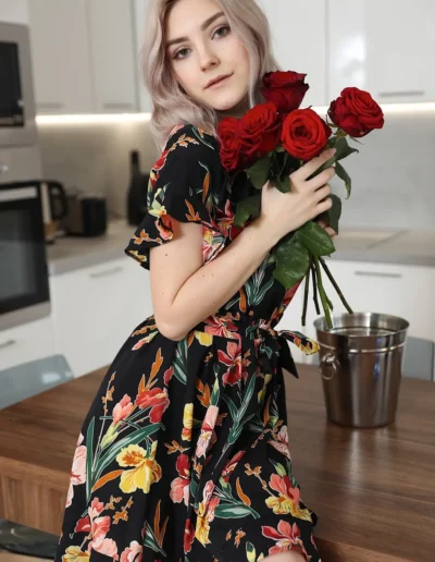 De rozen die ze van haar vreemdgaande vriend heeft gekregen