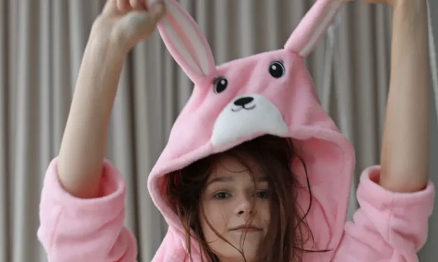 Irina Telicheva, is een roze konijnen badjas opwindend?